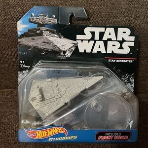 Hot Wheels Star Wars Starship Star Destroyer Devastator Vehicle. New in Box